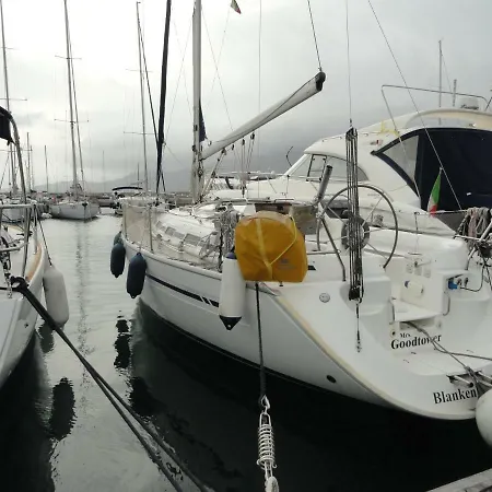 Hotel en barco Mrs Goodtower *